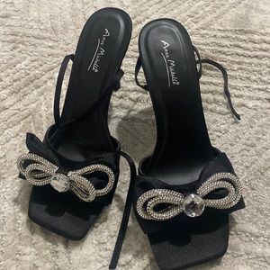 Never been wore because I am a size 10 but this heel fits a size 9 better.